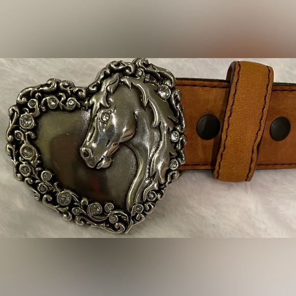 Justin brown leather belt, 26 inches, gorgeous horse/rose wreath - Picture 8 of 9